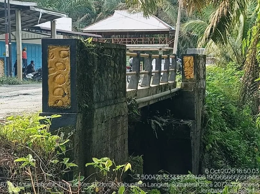 Dari arah kiri jembatan – LAU BELUMAI